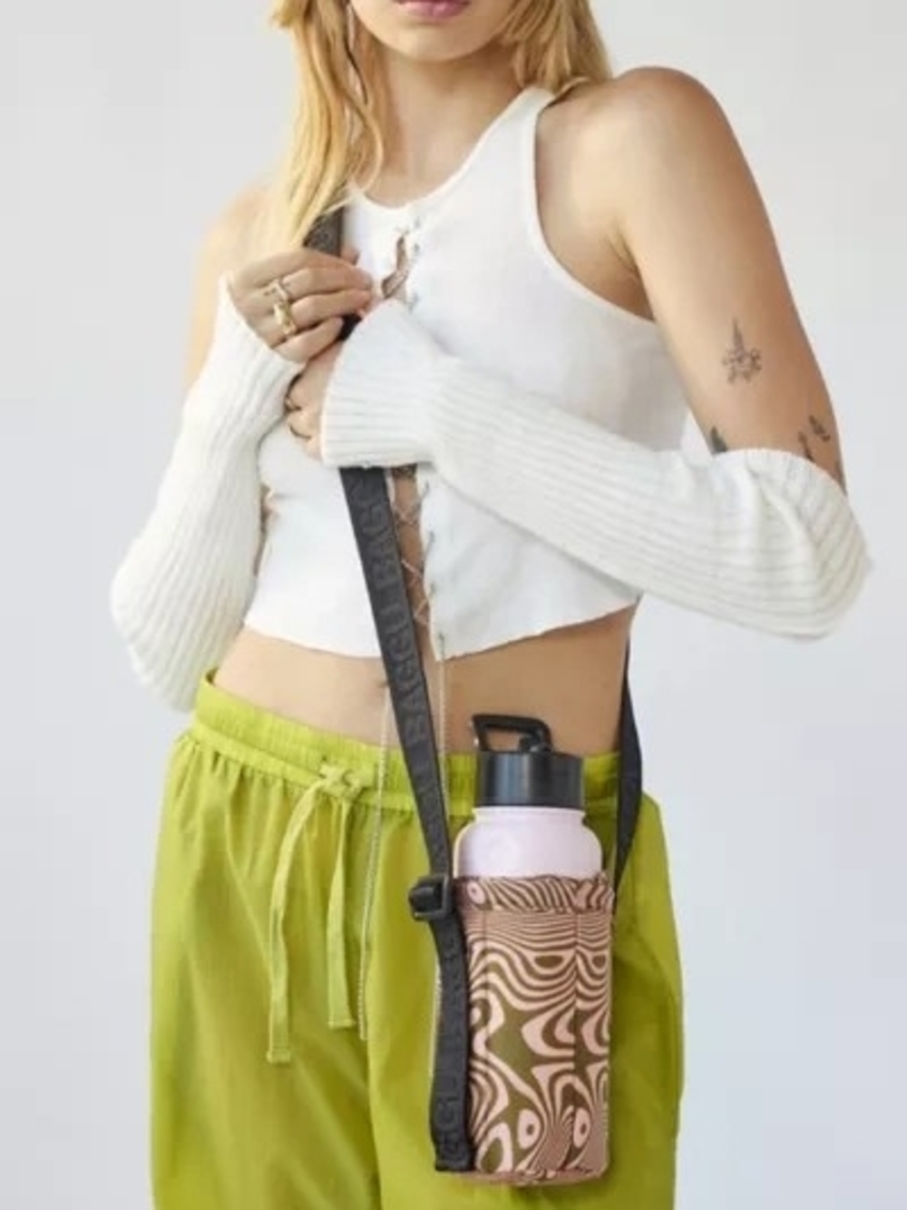 Baggu Puffy Water Bottle Sling In Salmon